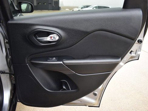 Used 2017 Jeep Cherokee Latitude w/ Comfort & Convenience Group image 21