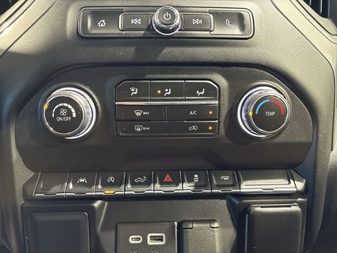 Used 2022 Chevrolet Silverado 1500 Custom image 19