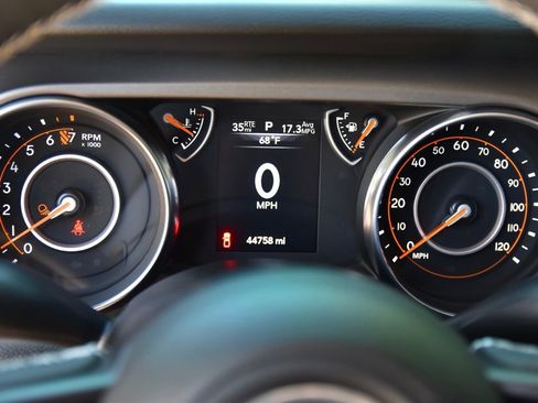 Used 2023 Jeep Gladiator Sport image 26