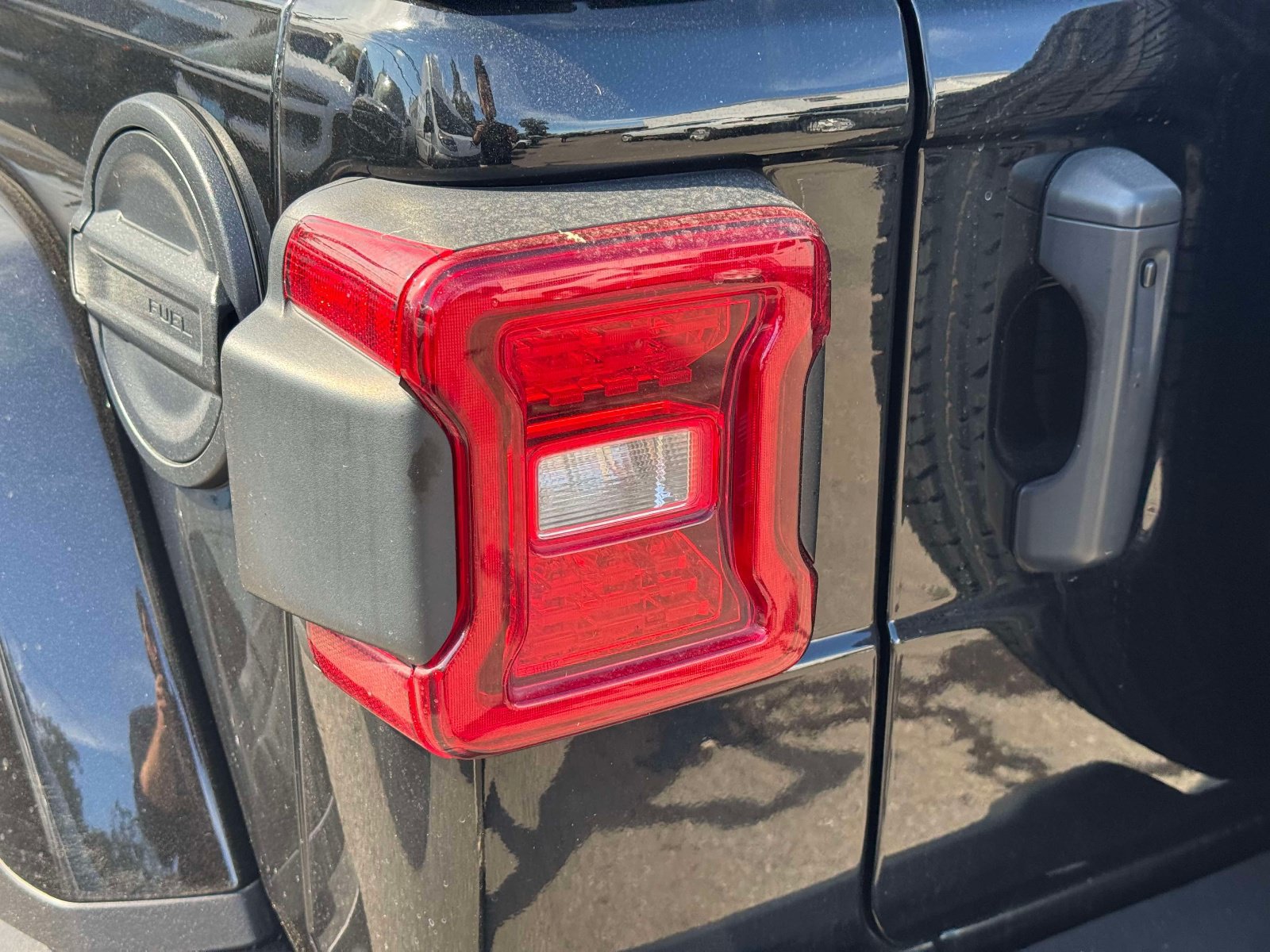 Used 2024 Jeep Wrangler Unlimited Sahara AWD/4WD image 11