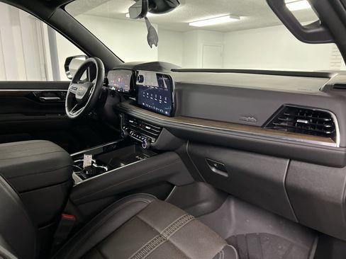 Certified 2025 Chevrolet Suburban High Country image 94