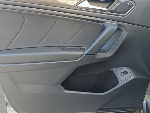 Used 2019 Volkswagen Tiguan SEL Premium image 30