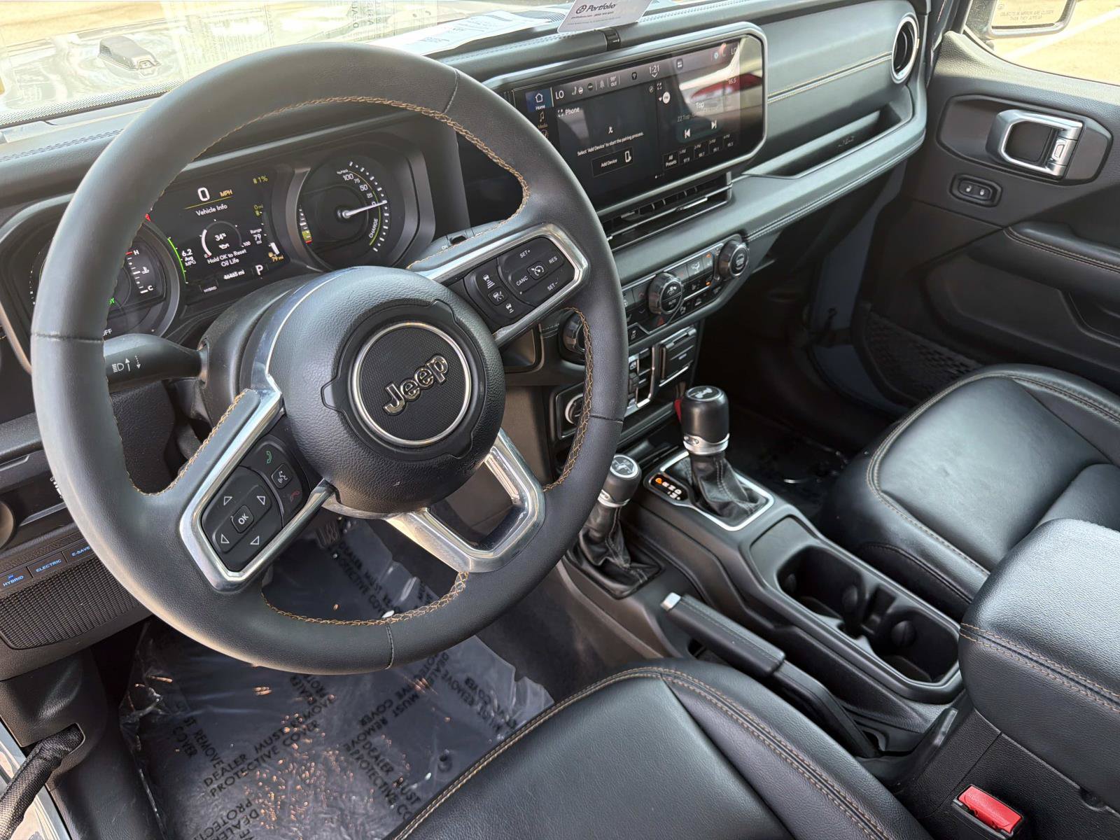 Used 2024 Jeep Wrangler Unlimited Sahara w/ Technology Group AWD/4WD image 7
