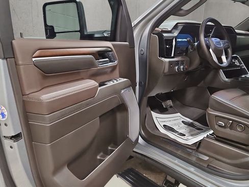 Used 2025 GMC Sierra 2500 Denali w/ Denali Reserve Package AWD/4WD image 33