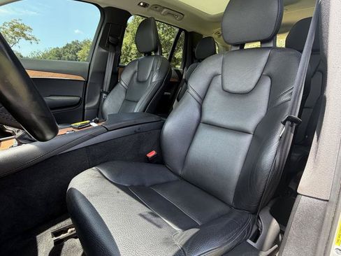 Used 2021 Volvo XC90 T6 Momentum w/ Climate Package AWD/4WD image 10