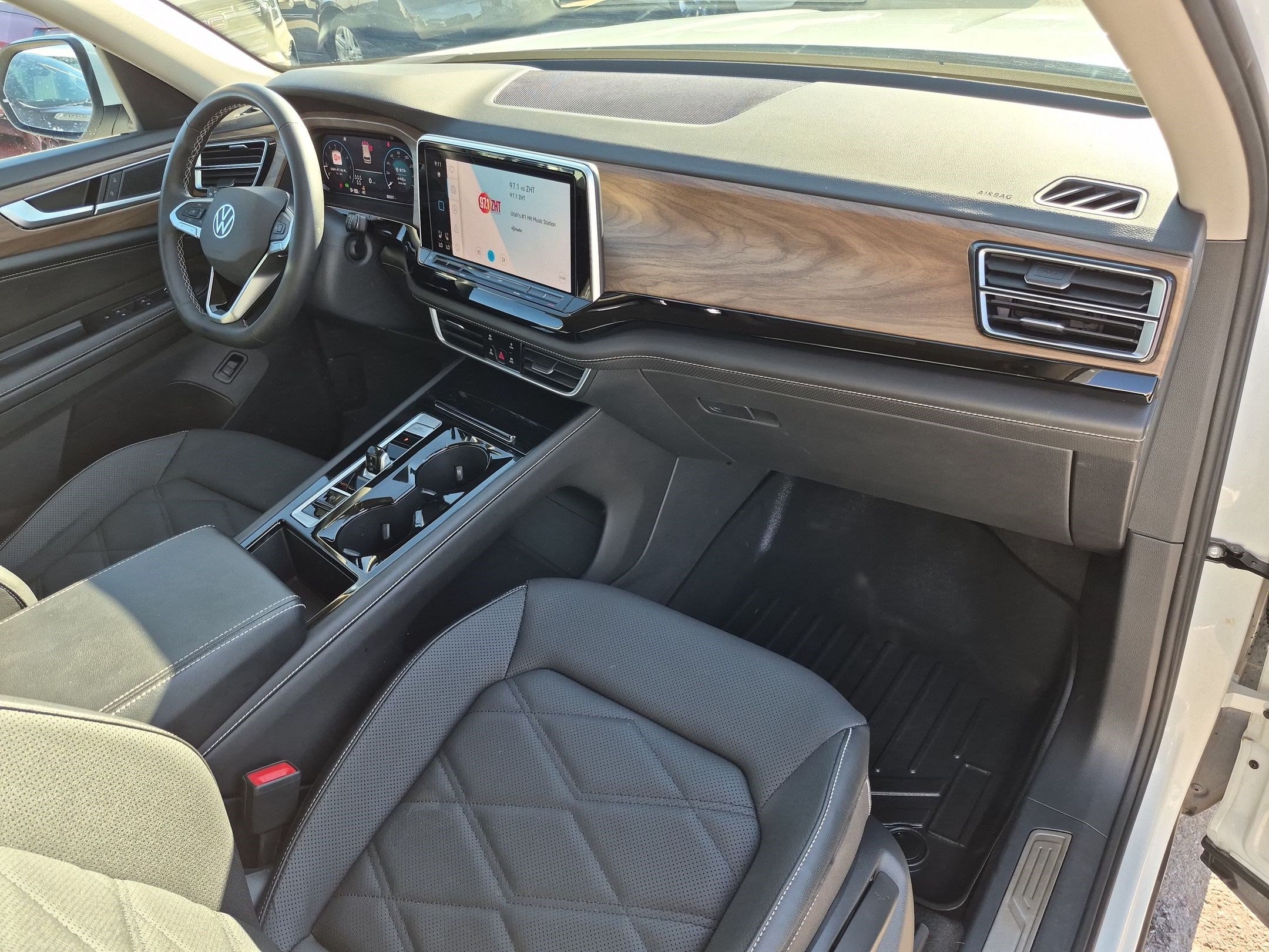 Used 2024 Volkswagen Atlas SE AWD/4WD image 31