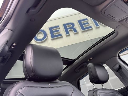 Used 2021 Lincoln Corsair Reserve w/ Equipment Group 201A image 21