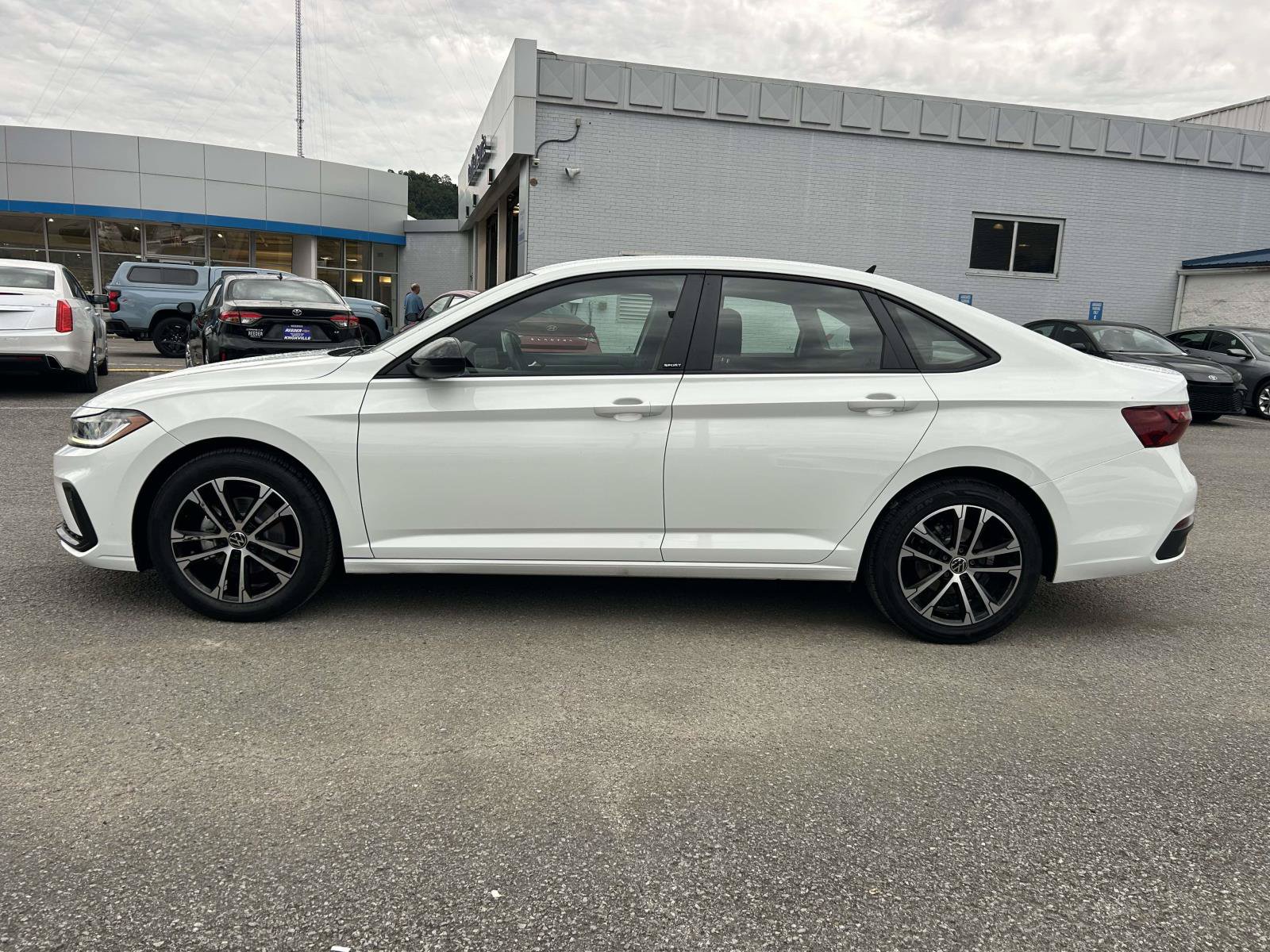 Used 2025 Volkswagen Jetta Sport FWD image 4