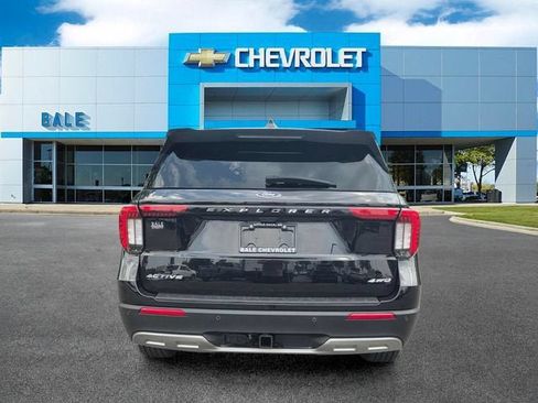 Used 2025 Ford Explorer Active w/ Active Comfort Package AWD/4WD image 4