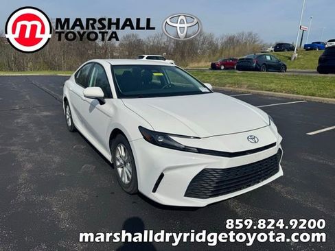 Used 2025 Toyota Camry LE image 1