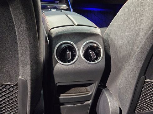 Used 2024 Mercedes-Benz GLB 250 image 38