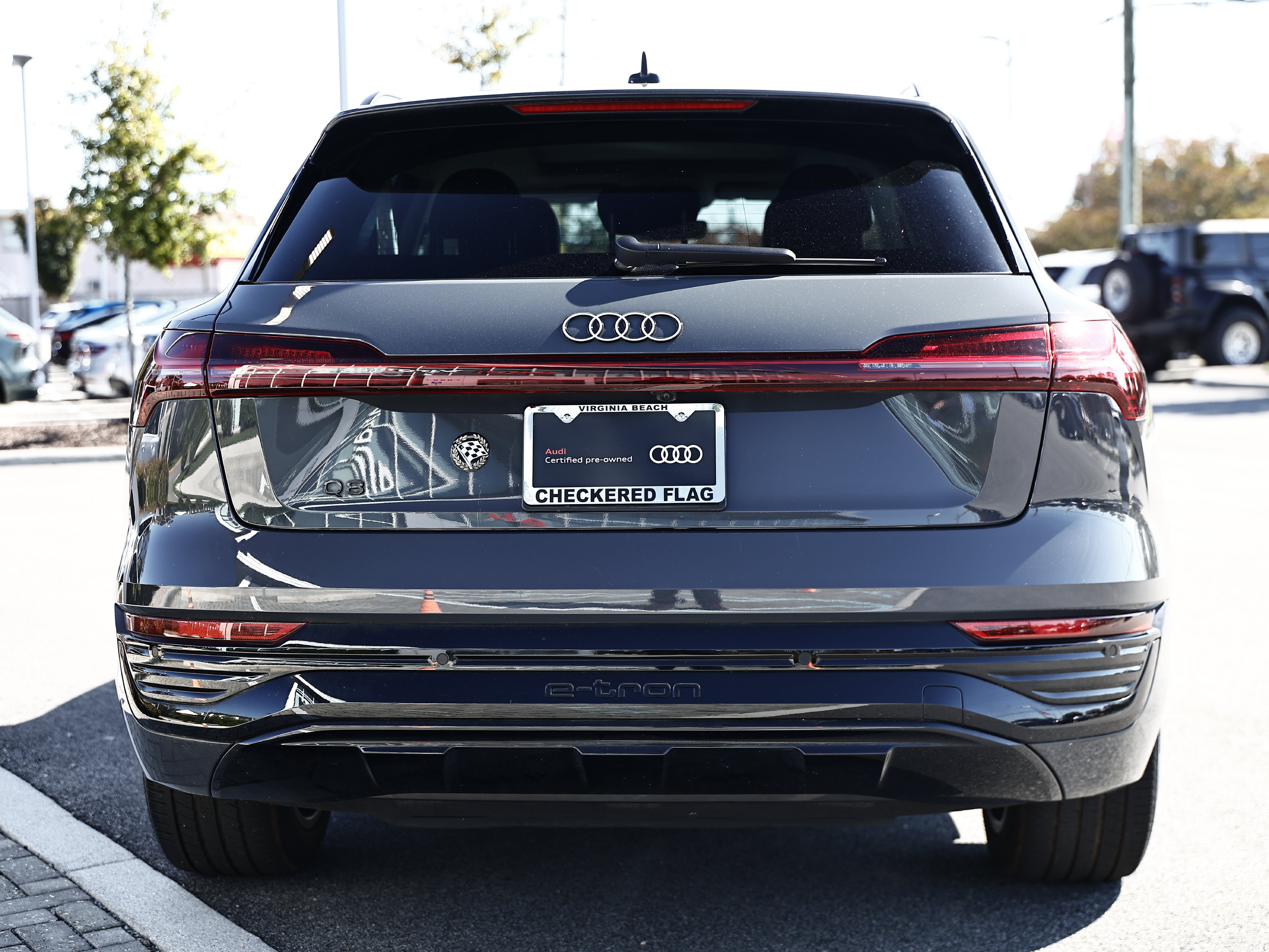 Used 2024 Audi Q8 e-tron Premium Plus AWD/4WD image 9