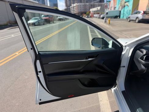 Used 2022 Toyota Camry LE FWD image 7