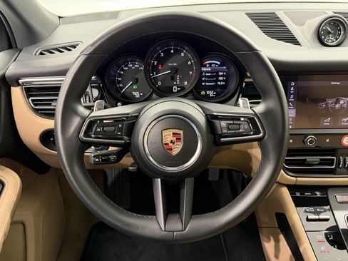 Certified 2025 Porsche Macan image 41