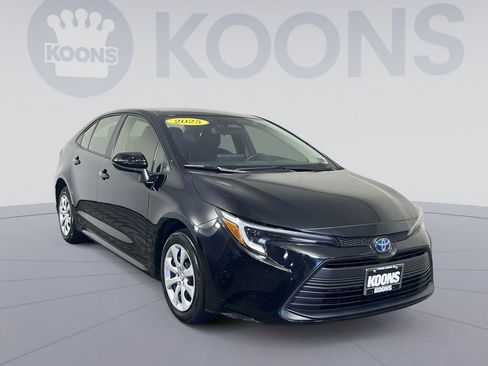 Used 2025 Toyota Corolla LE FWD image 7