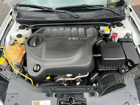 Used 2013 Chrysler 200 Limited FWD image 10