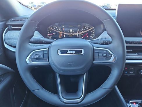 Used 2024 Jeep Compass Latitude image 10