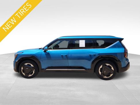 Certified 2024 Kia EV9 Land AWD/4WD image 2