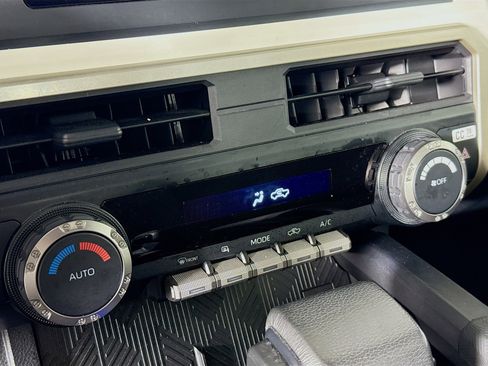 Used 2024 Toyota Tacoma TRD Off-Road image 19