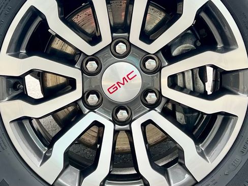 Used 2023 GMC Sierra 1500 AT4 w/ AT4 Premium Package image 17