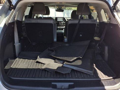 Used 2022 Toyota Highlander XLE FWD image 7