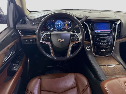 Used 2019 Cadillac Escalade Luxury RWD image 17