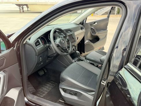 Used 2020 Volkswagen Tiguan SE FWD image 16