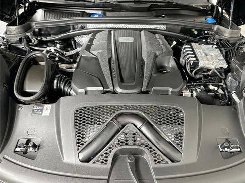 Certified 2025 Porsche Macan S AWD/4WD image 39