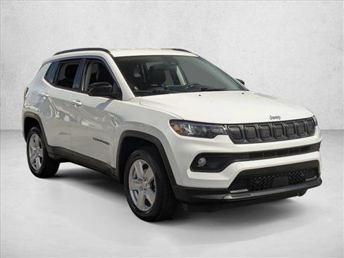 Used 2022 Jeep Compass Latitude image 3