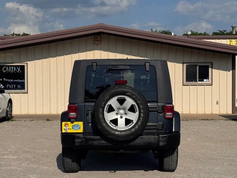 Used 2007 Jeep Wrangler Unlimited Sahara w/ Dual Top Group AWD/4WD image 12