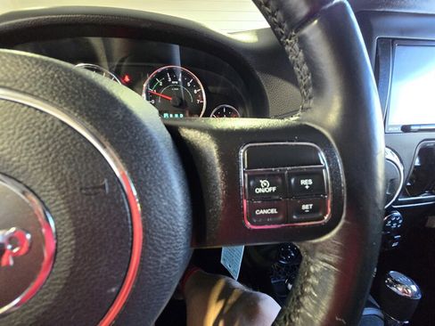 Used 2017 Jeep Wrangler Unlimited Sahara w/ Connectivity Group image 14