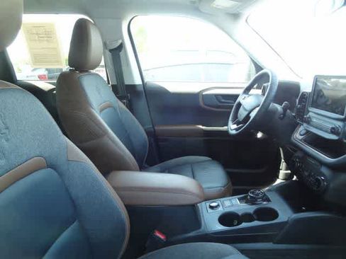 Used 2023 Ford Bronco Sport Outer Banks w/ Tech Package AWD/4WD image 8