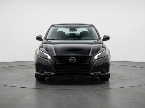 Used 2025 Nissan Altima 2.5 SV image 2