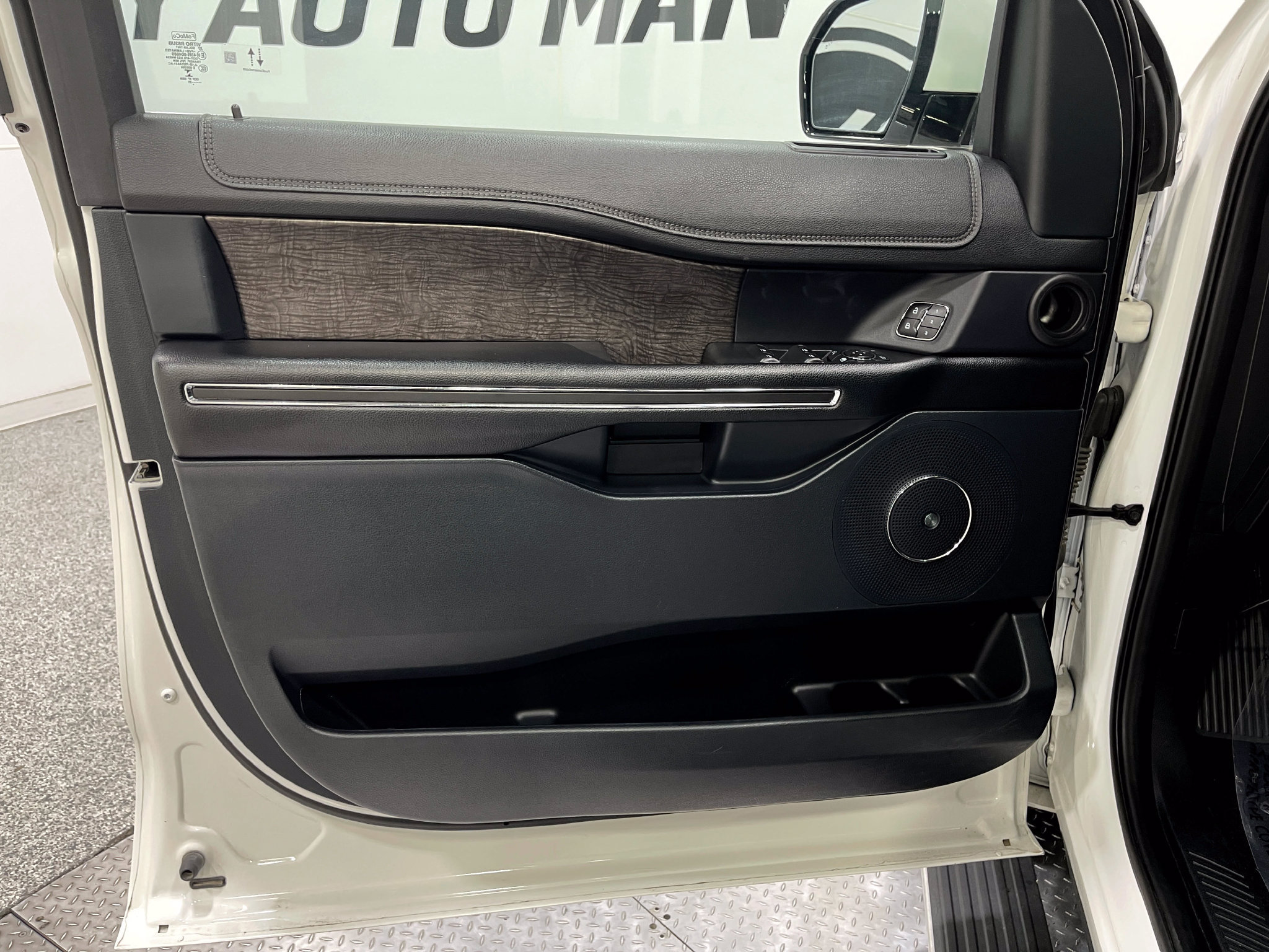 Used 2021 Ford Expedition Max Limited AWD/4WD image 15
