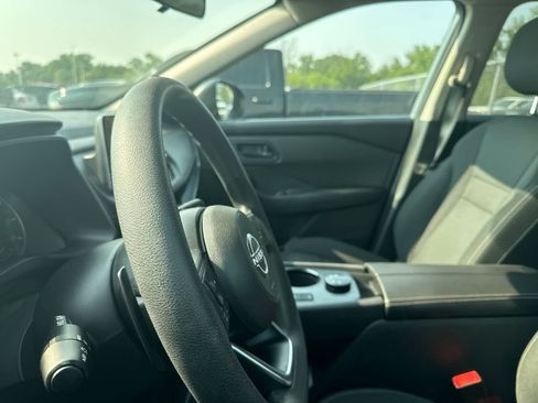 Used 2024 Nissan Rogue S AWD/4WD image 33