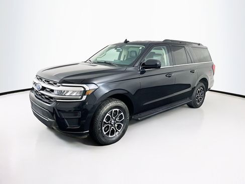 Used 2024 Ford Expedition Max XLT image 3
