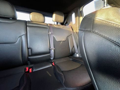 Used 2025 Jeep Compass Trailhawk image 36