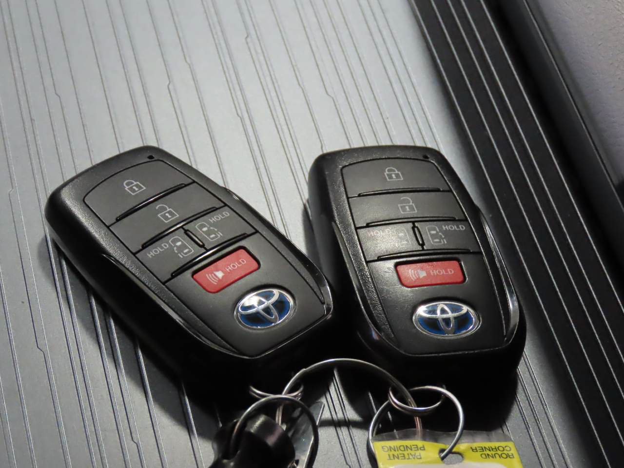 Used 2025 Toyota Sienna LE FWD image 20