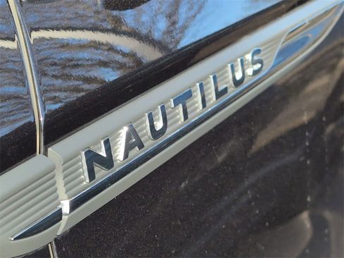 Used 2023 Lincoln Nautilus AWD w/ Premium Package image 9
