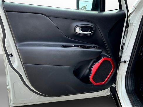 Used 2022 Jeep Renegade Trailhawk image 25