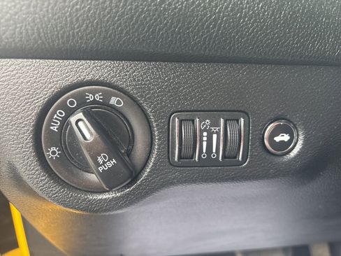 Used 2017 Dodge Challenger R/T RWD image 21