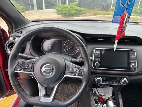 Used 2019 Nissan Kicks SR w/ SR Premium Package FWD image 2