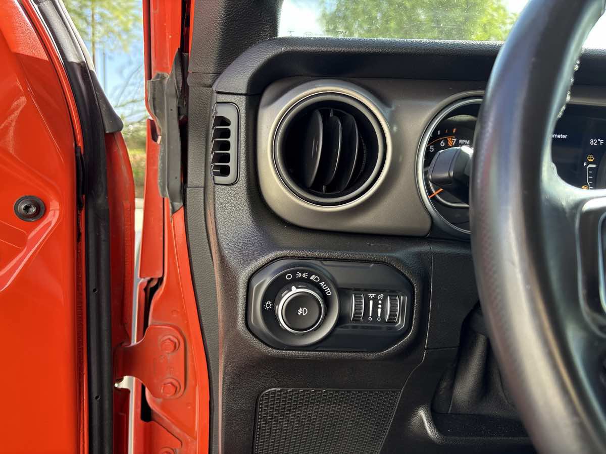Used 2018 Jeep Wrangler Unlimited Sport S AWD/4WD image 20