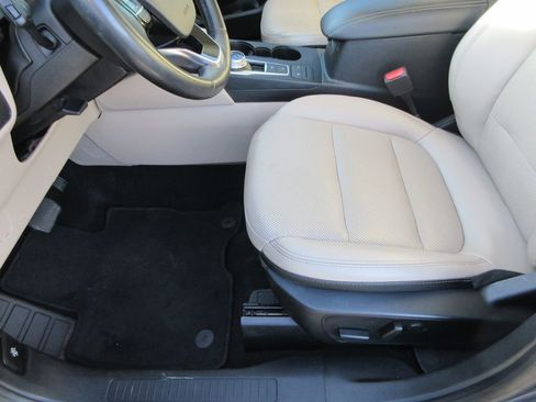 Used 2022 Ford Escape Titanium image 22