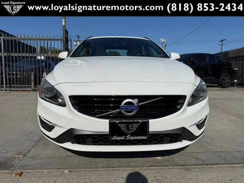 Used 2017 Volvo V60 T5 Dynamic FWD image 2