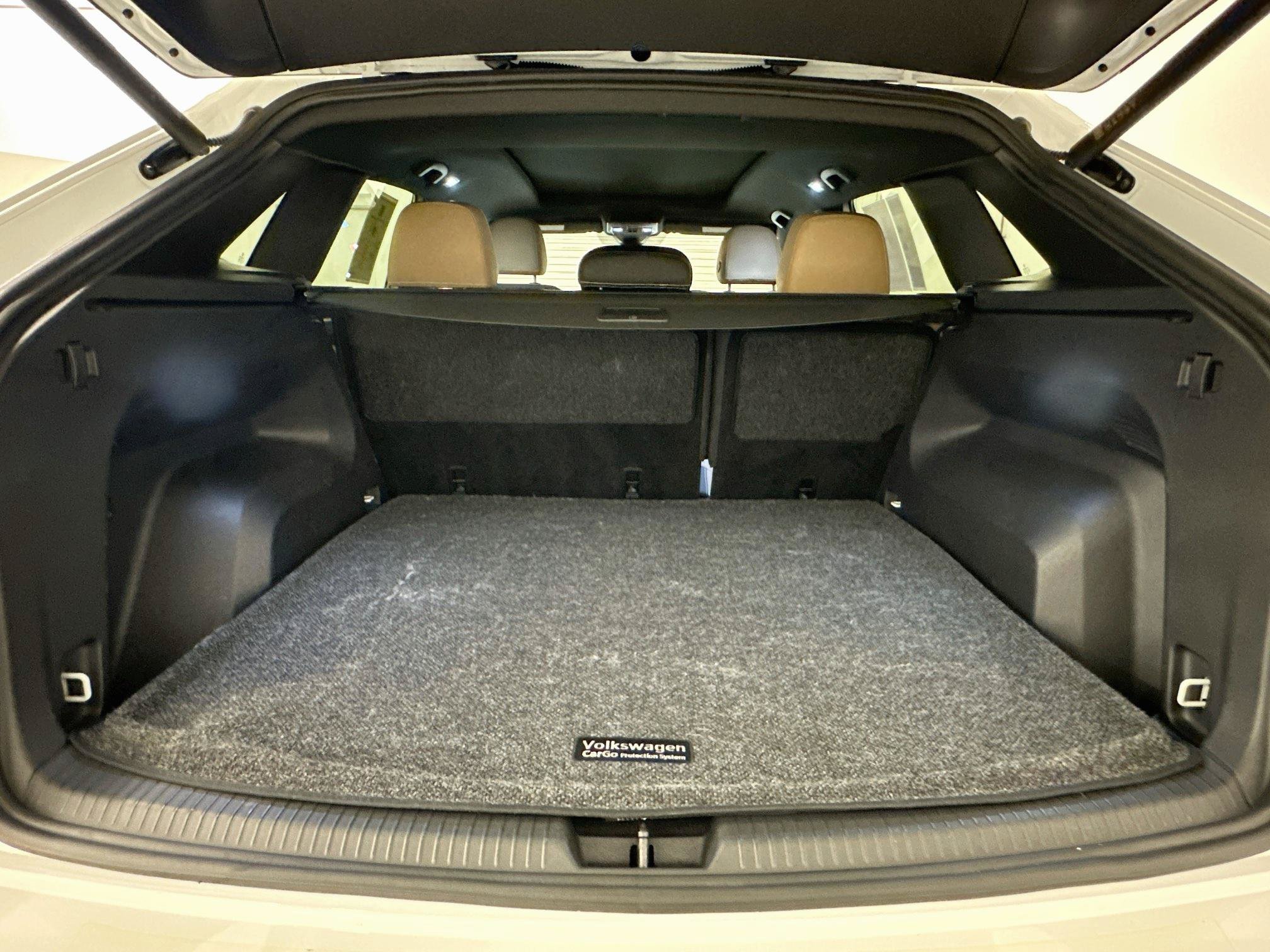 Used 2024 Volkswagen Atlas Cross Sport SE w/ Panoramic Sunroof Package AWD/4WD image 31