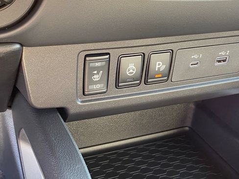 Used 2024 Nissan Frontier SV w/ SV Convenience Package AWD/4WD image 18
