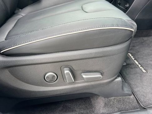 Used 2025 Hyundai Palisade SEL FWD image 23