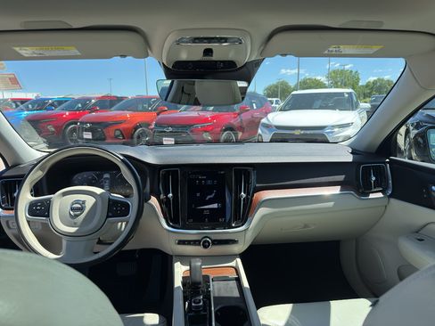 Used 2022 Volvo S60 B5 Inscription FWD image 29