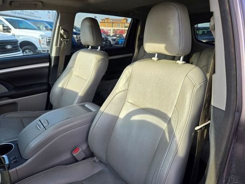 Used 2016 Toyota Highlander XLE image 15
